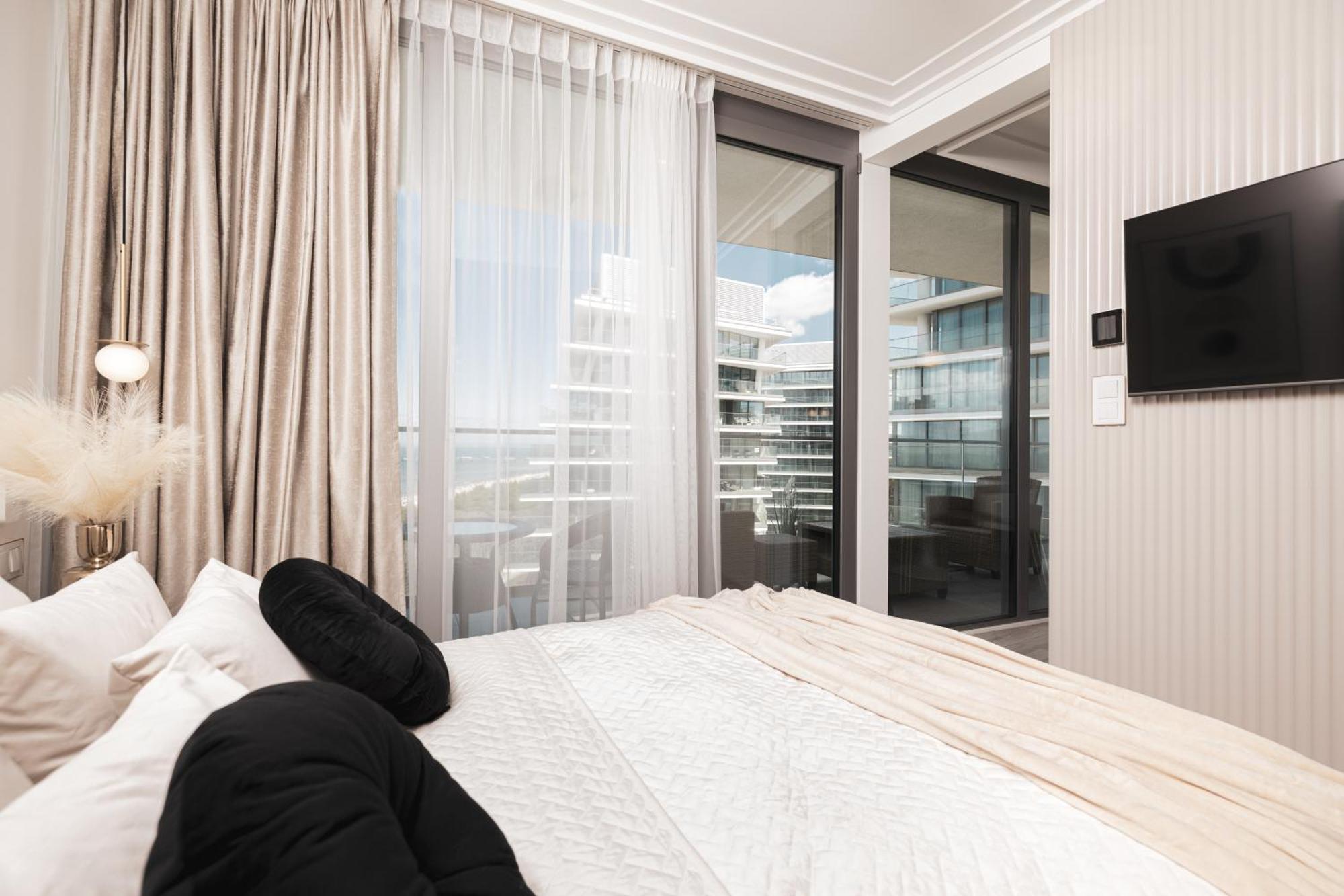 Royallux Apartment Waves Resort & Spa - Sea View From Balcony By Renters Prestige مينززدرويه المظهر الخارجي الصورة