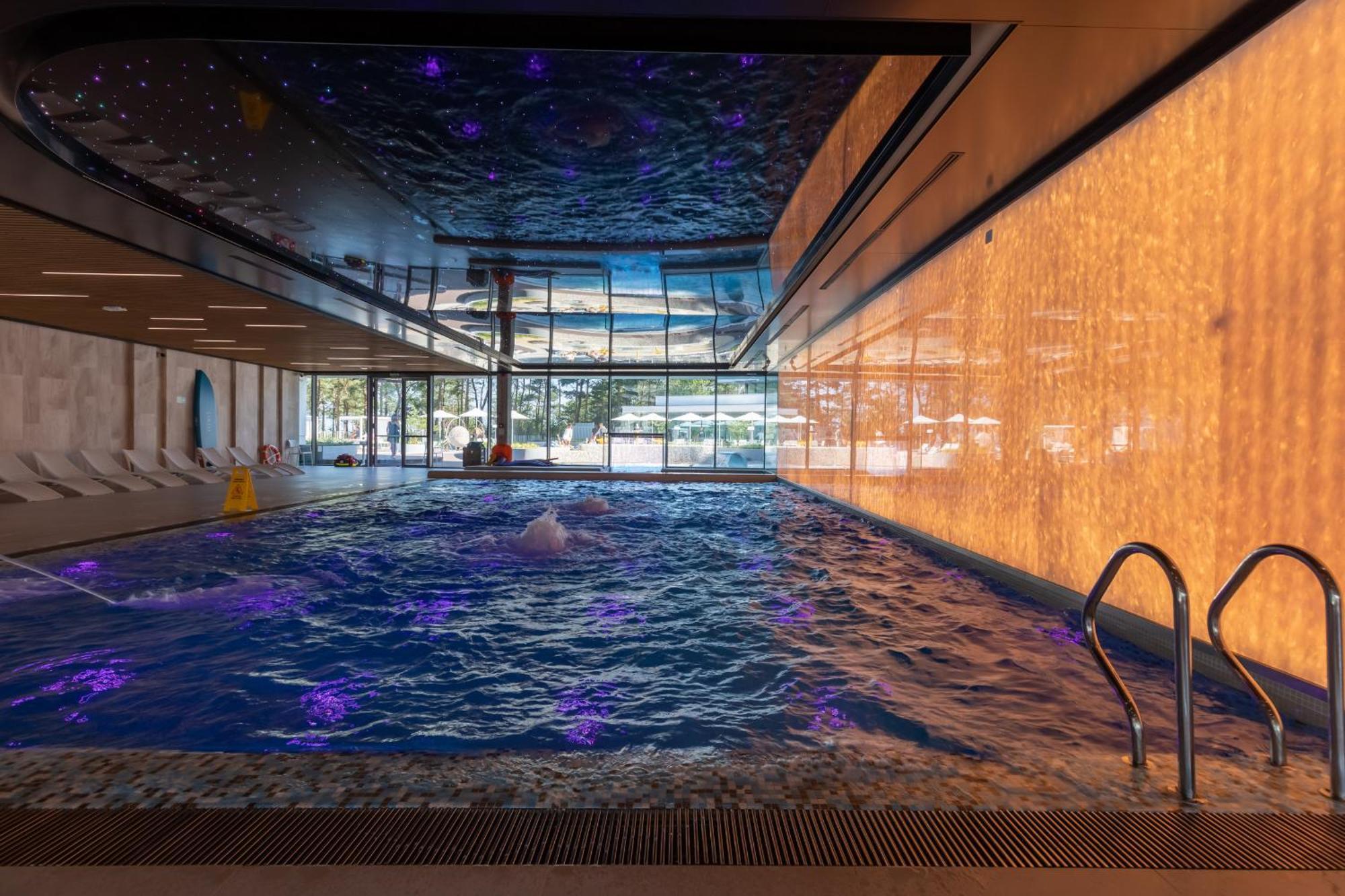 Royallux Apartment Waves Resort & Spa - Sea View From Balcony By Renters Prestige مينززدرويه المظهر الخارجي الصورة