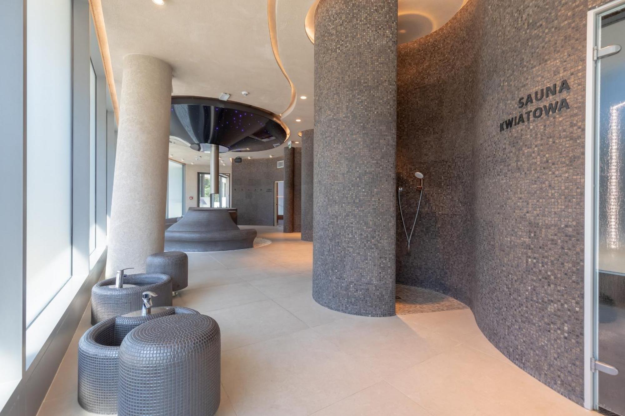 Royallux Apartment Waves Resort & Spa - Sea View From Balcony By Renters Prestige مينززدرويه المظهر الخارجي الصورة